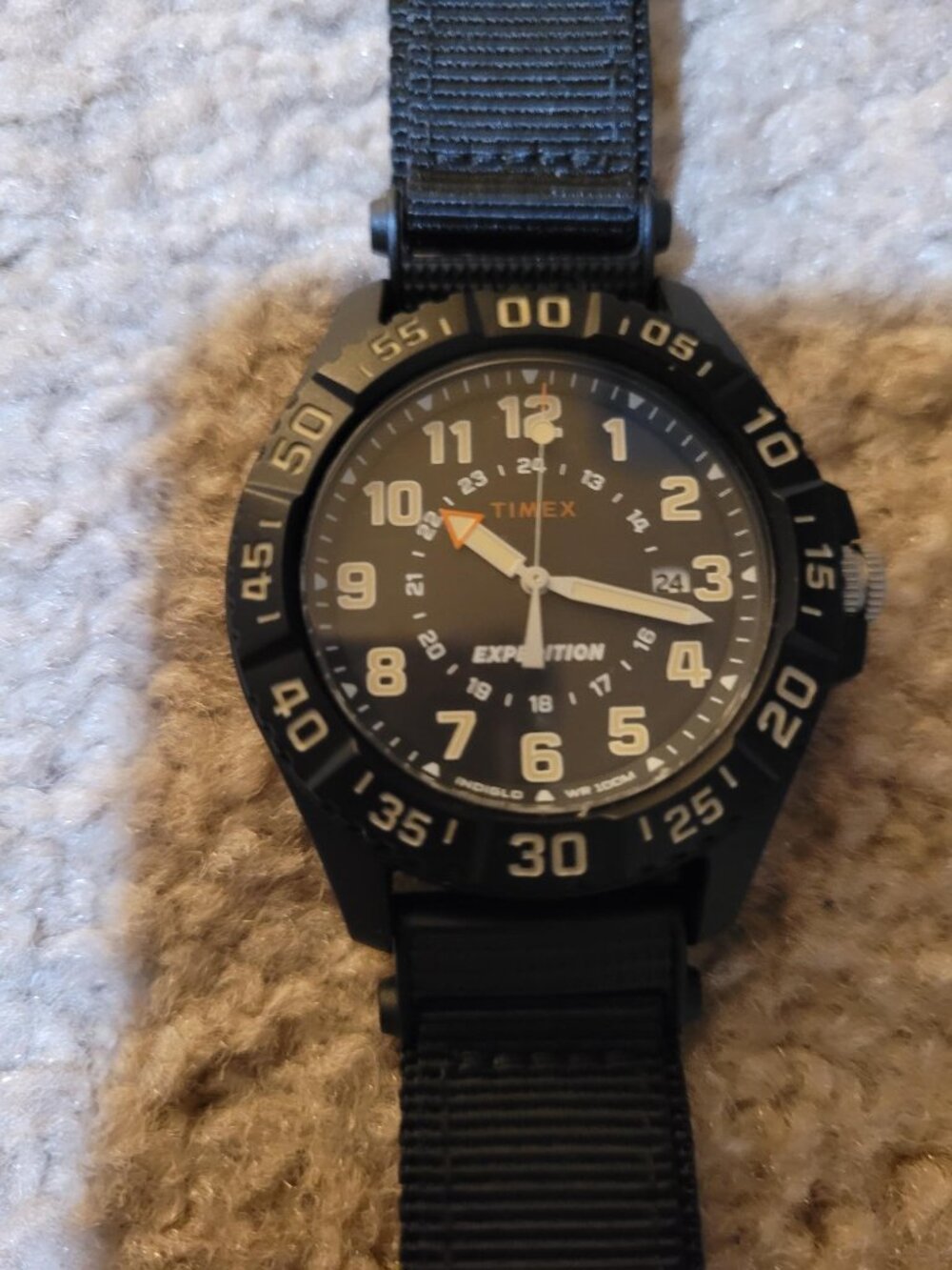 Like-new men's Timex Expedition watch, black nylon strap and Indiglo backlight